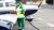 Air bp Tankwart betankt Flugzeug am Flughafen Egelsbach